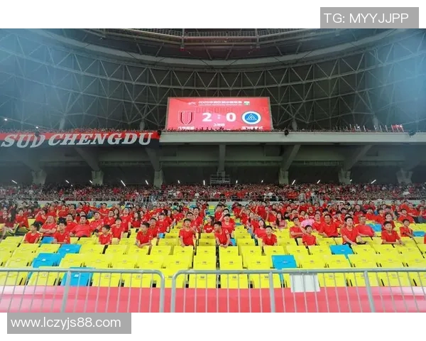 球星们热衷观看精彩足球比赛展现他们对绿茵场的真挚热爱